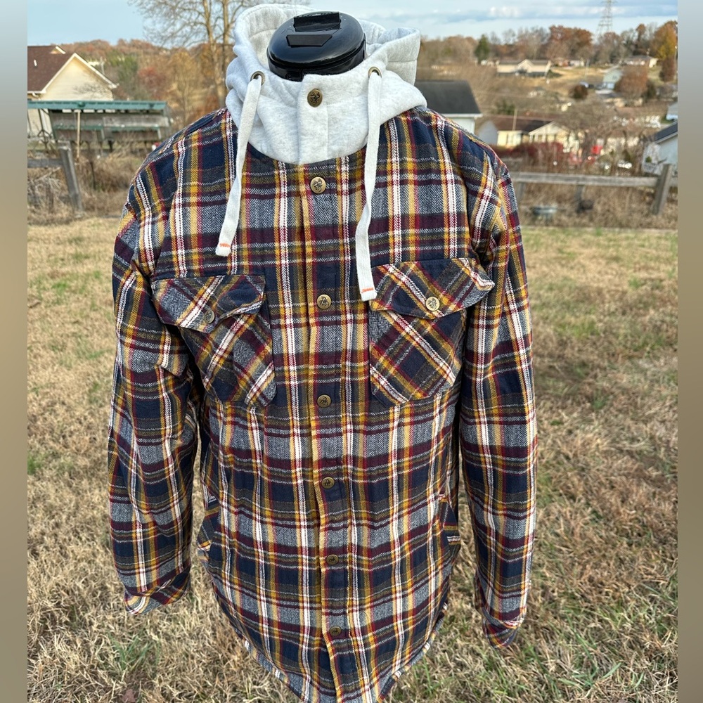 Legendary Whitetails jacket with hood. Men’s size medium. Hood. Faux fur lined